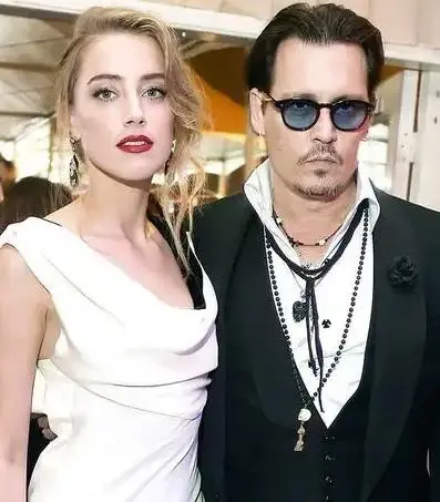 《德普大战希尔德全纪实》：世纪审判背后的真相，家暴罗生门谁在说谎？